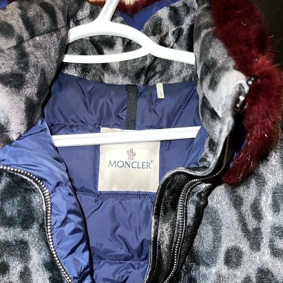 MONCLER
Grey Polyester And Mink Animal Print Giuturna Puffer Jacket - Picture 2 of 7